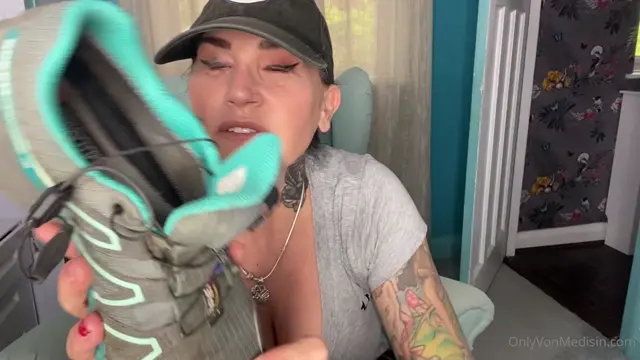 Poster: AVM Arts – Post run Post gym workout My #gymshoes are hot and sweaty So are My #gymsocks and feet. It’s your_130 (@avavonmedisin) (08.05.2020) Poster: AVM Arts – Post run Post gym workout My #gymshoes are hot and sweaty So are My #gymsocks and feet. It’s your_130 (@avavonmedisin) (08.05.2020)